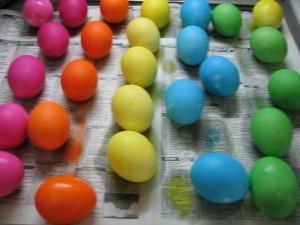 яйца окрашенные покупными красителями