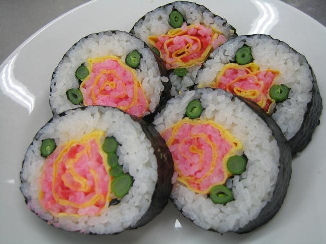 красивые суши с розами