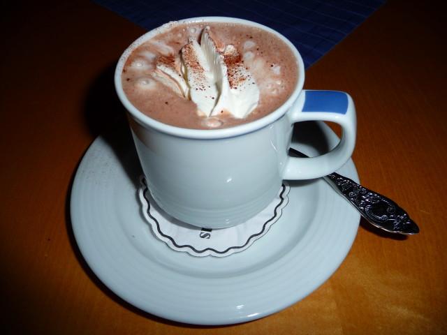 какао на молоке со сгущенкой и шоколадом