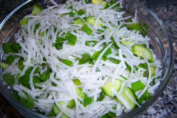 Кольраби — рецепты салатов из свежей капусты