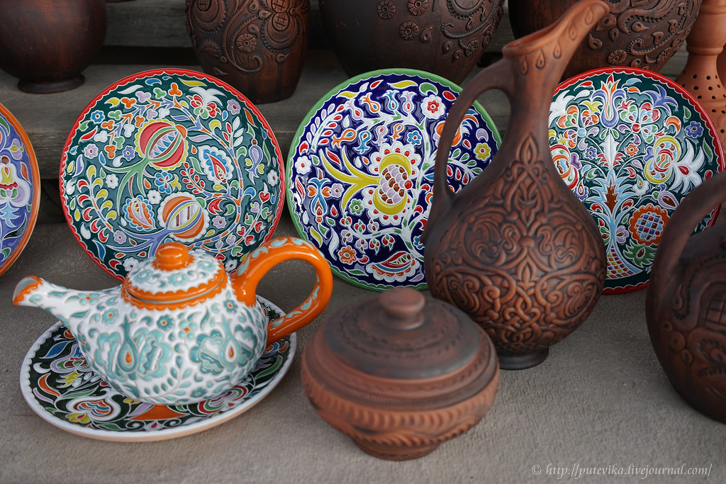 керамическая столовая посуда с восточными орнаментами